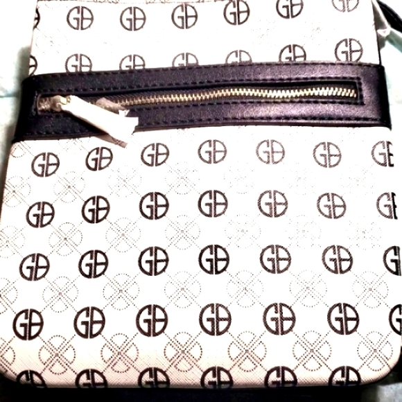 Giani Bernini NWOT Signature Crossbody - Picture 14 of 15